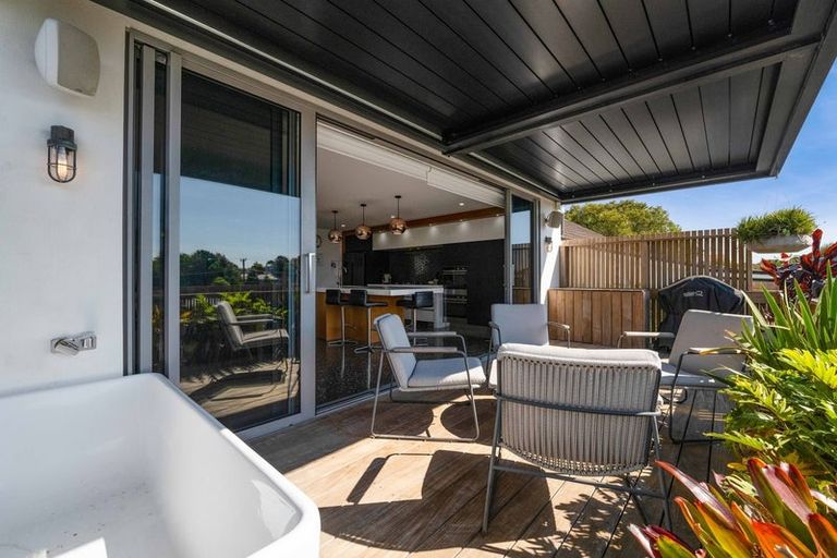 Photo of property in 244 Devon Street West, New Plymouth, 4310