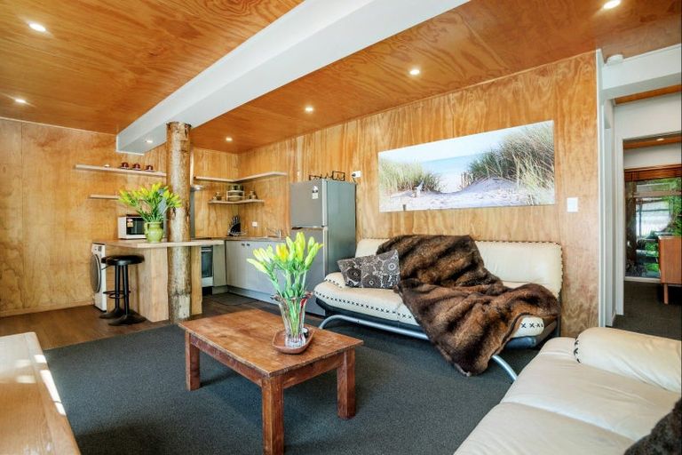 Photo of property in 3a Whiorau Grove, Lowry Bay, Lower Hutt, 5013