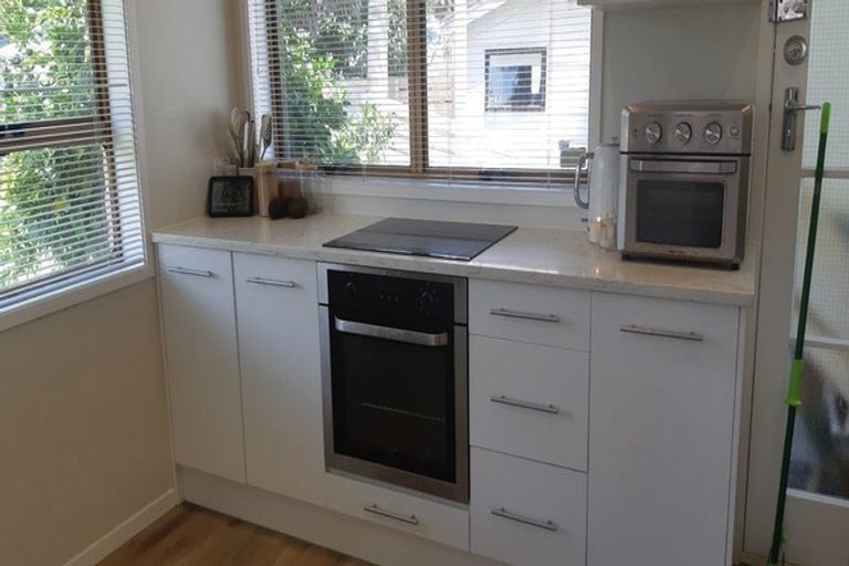 Photo of property in 1/32 Shanaway Rise, Hillcrest, Auckland, 0627