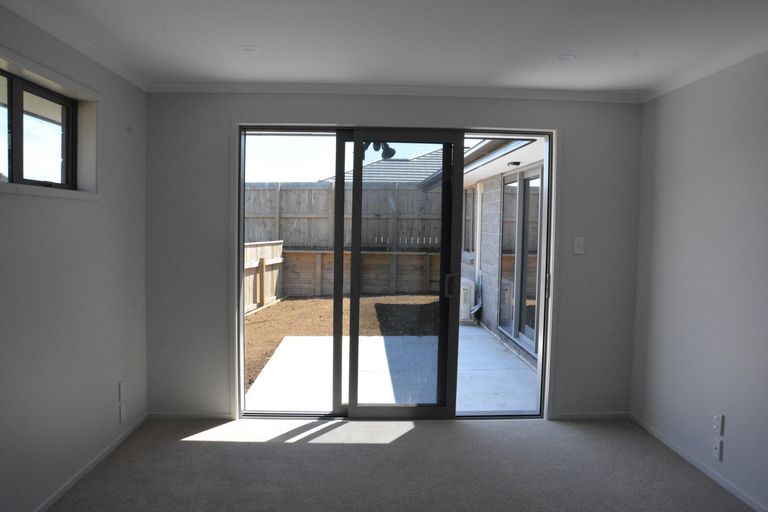 Photo of property in 6 Garrett Drive, Whalers Gate, New Plymouth, 4310