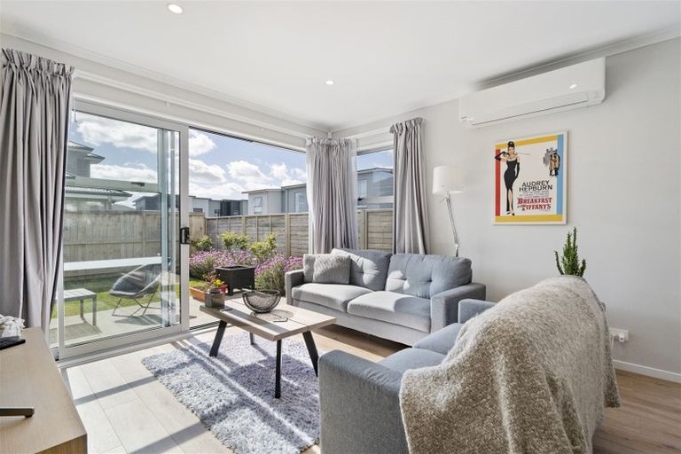 Photo of property in 2 Briddock Way, Swanson, Auckland, 0614