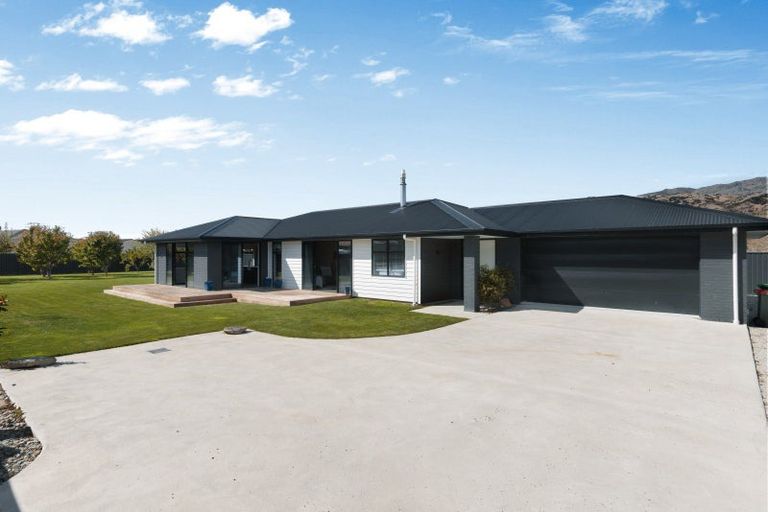 Photo of property in 30 Ethereal Crescent, Mount Pisa, Cromwell, 9383