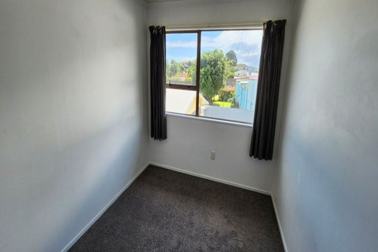 Photo of property in 84 Pioneer Road, Moturoa, New Plymouth, 4310