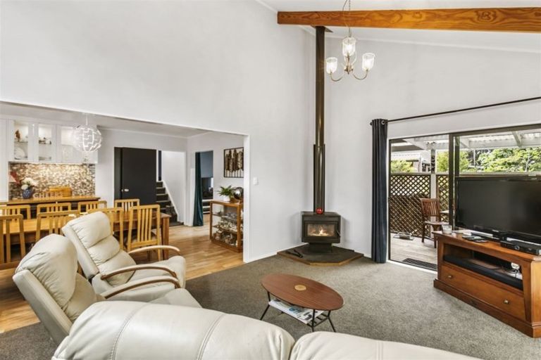 Photo of property in 2/22 Lagoon Way, West Harbour, Auckland, 0618