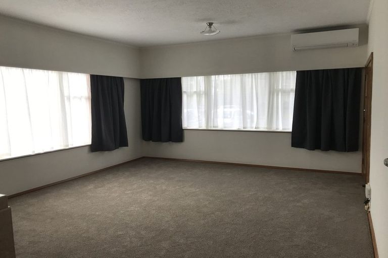 Photo of property in 16 Strathmore Avenue, Strathmore Park, Wellington, 6022