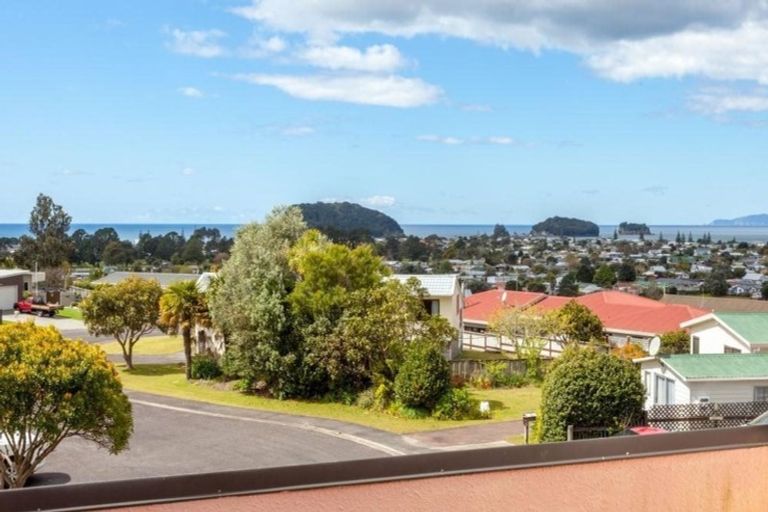 Photo of property in 114 Chevron Crescent, Whangamata, 3620