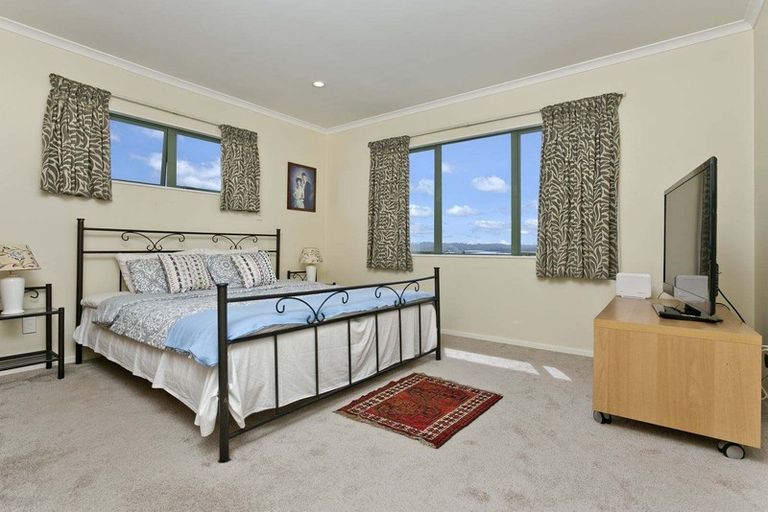 Photo of property in 50 Black Teal Close, Unsworth Heights, Auckland, 0632