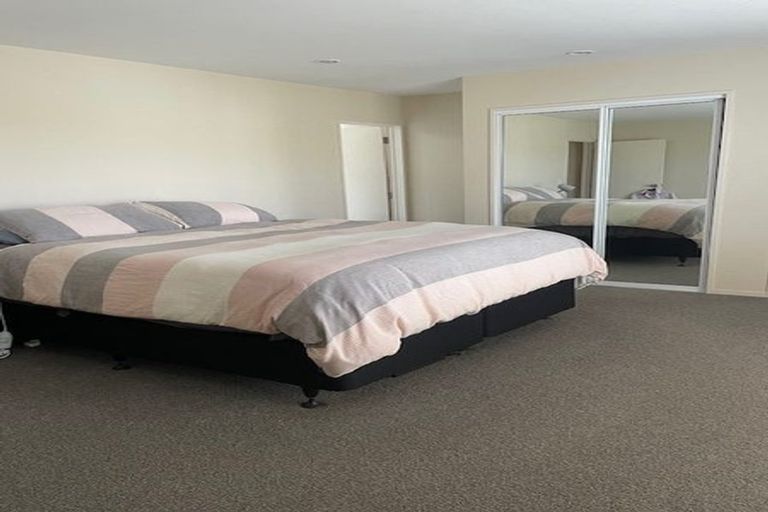 Photo of property in 7 Gillett Place, Botany Downs, Auckland, 2014