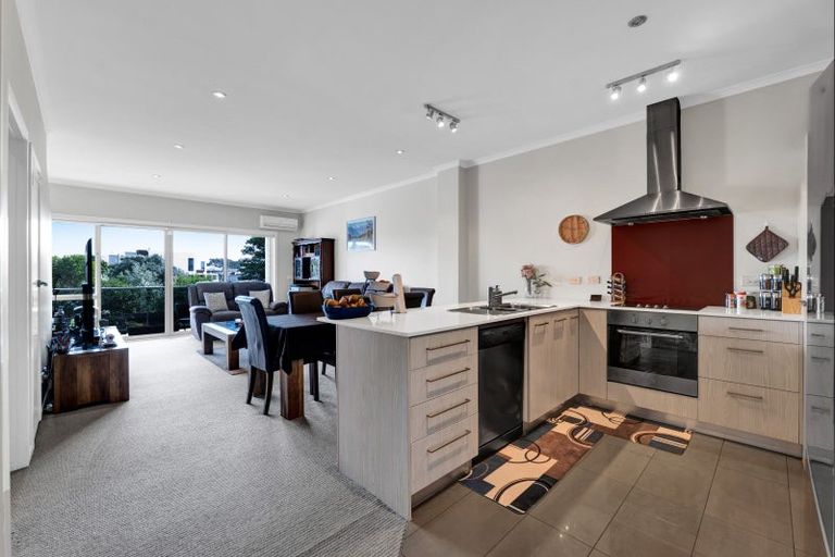 Photo of property in The Strand, 7/16 Ronald Street, Strandon, New Plymouth, 4312