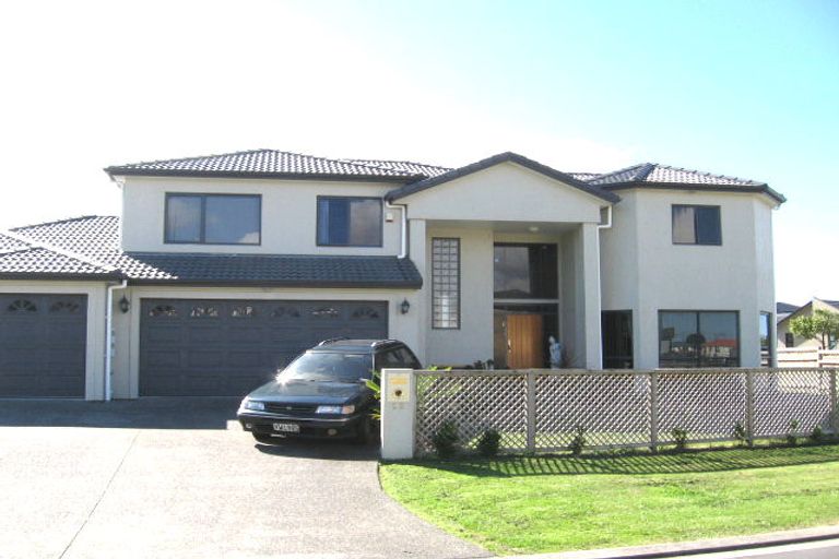 Photo of property in Waimanu Bay Village, 30/1 Piriti Drive, Te Atatu Peninsula, Auckland, 0610