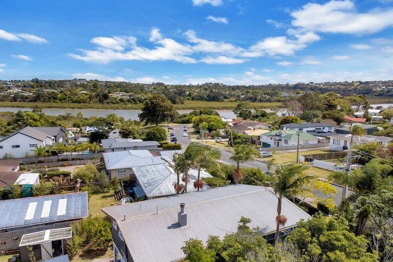 Photo of property in 27 Wharf Road, Te Atatu Peninsula, Auckland, 0610