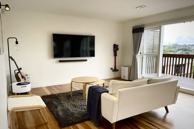 Photo of property in 1/894 East Coast Road, Northcross, Auckland, 0630