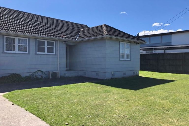 Photo of property in 17 Newall Avenue, Bryndwr, Christchurch, 8052