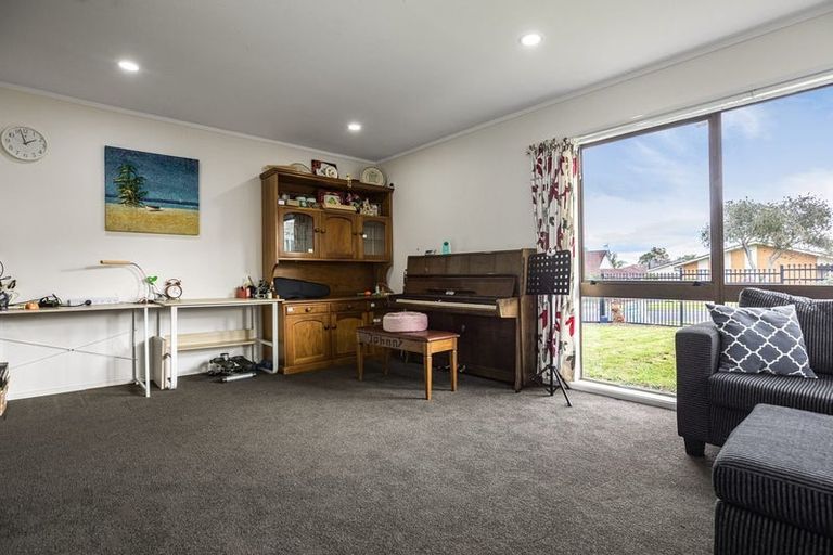 Photo of property in 11 Jillteresa Crescent, Half Moon Bay, Auckland, 2012