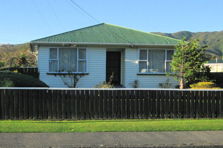 Photo of property in 6 Totara Street, Wainuiomata, Lower Hutt, 5014