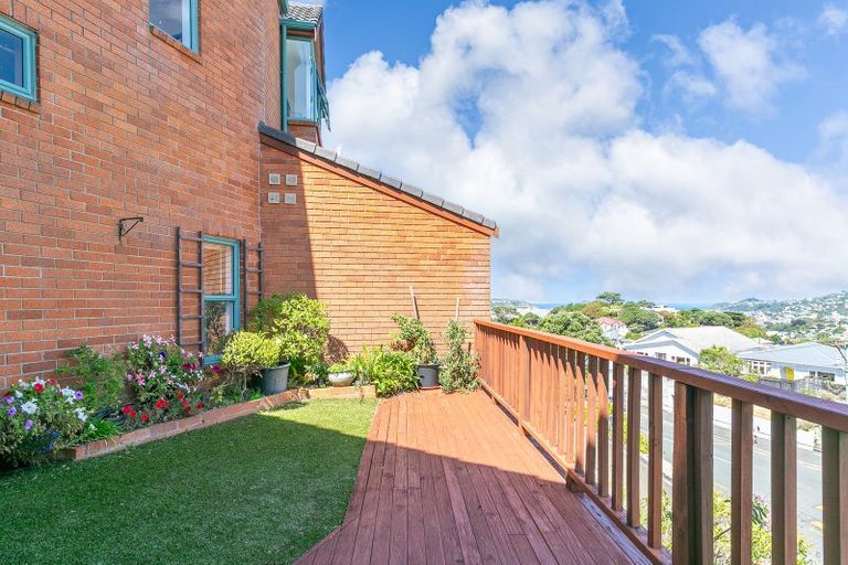Photo of property in Mt Carmel Mews, 4/9 Arawa Road, Hataitai, Wellington, 6021