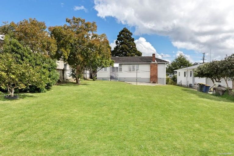 Photo of property in 13 Netherlands Avenue, Kelston, Auckland, 0602