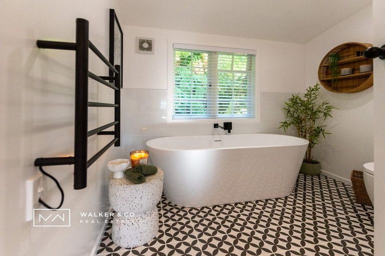 Photo of property in 4 Elmslie Road, Pinehaven, Upper Hutt, 5019