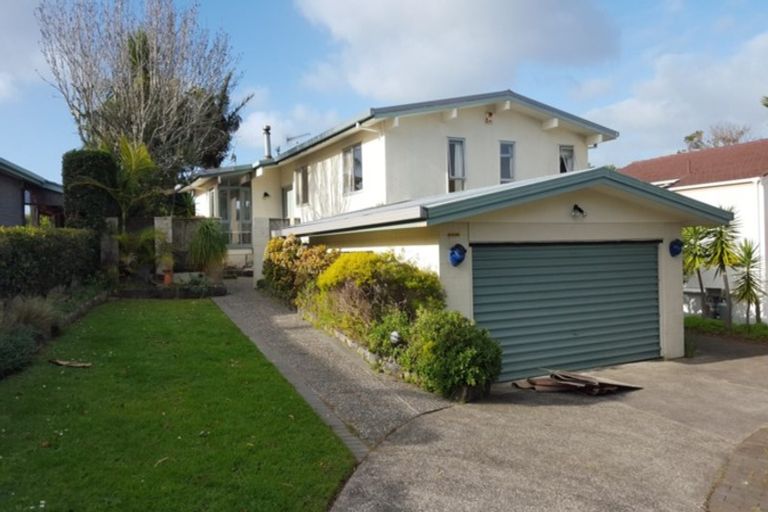 Photo of property in 48 Knightsbridge Drive, Forrest Hill, Auckland, 0620