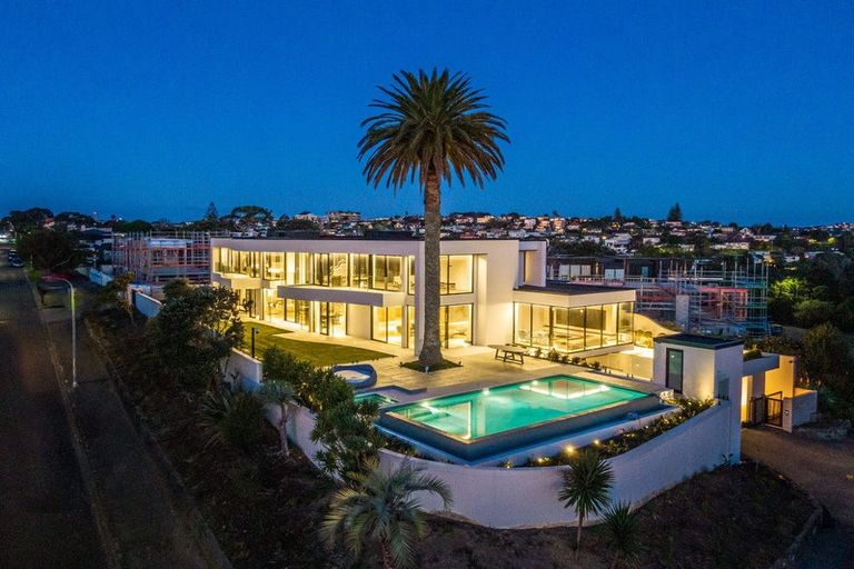 Photo of property in 92 Paritai Drive, Orakei, Auckland, 1071