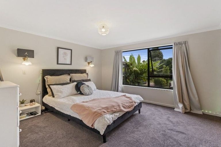 Photo of property in 298 Te Moana Road, Waikanae, 5036