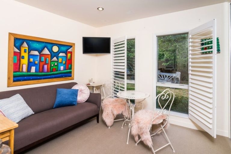 Photo of property in 58 Gillespie Place, Acacia Bay, Taupo, 3385