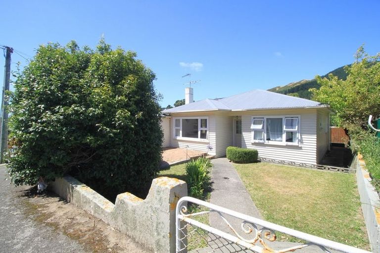 Photo of property in 4 Bell Street, Tawa, Wellington, 5028