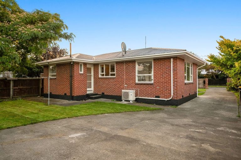 Photo of property in 27 Liverton Crescent, Bishopdale, Christchurch, 8053