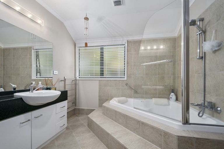 Photo of property in 19 Bayvista Close, Welcome Bay, Tauranga, 3112