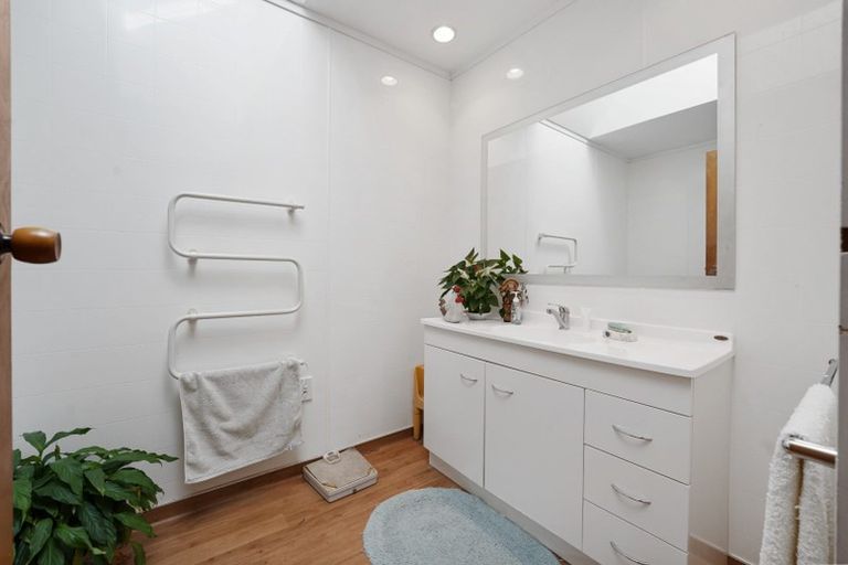 Photo of property in 20 Tawari Street, Inglewood, 4330