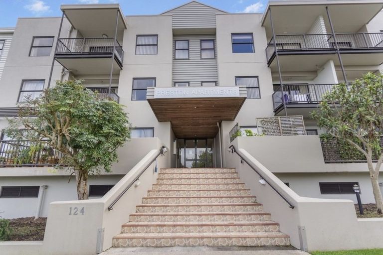 Photo of property in 3/124 Stancombe Road, Flat Bush, Auckland, 2016