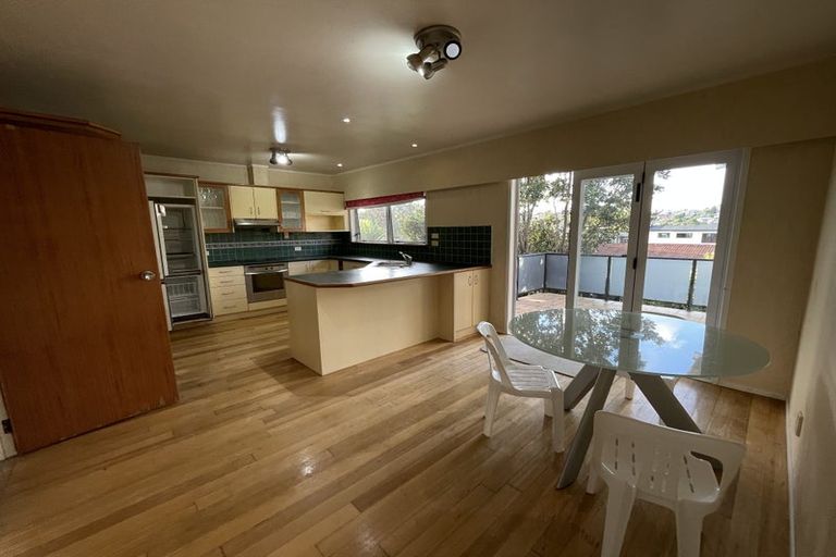 Photo of property in 11 Kathleen Street, Totara Vale, Auckland, 0627