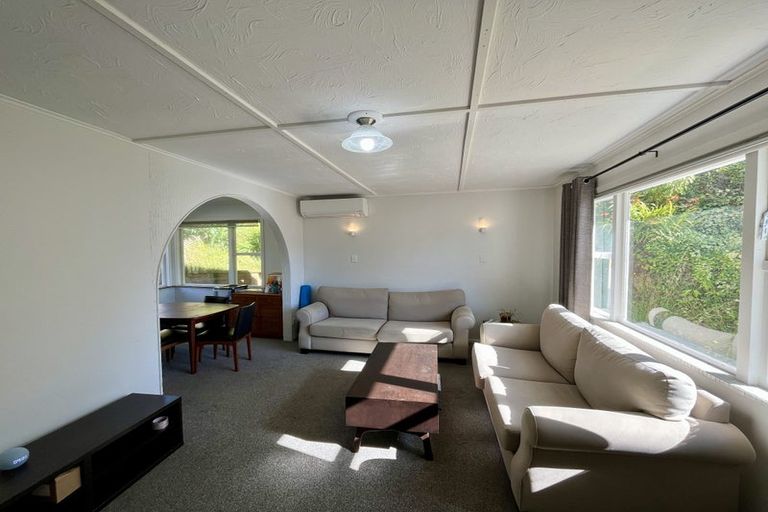 Photo of property in 28 Batchelor Street, Newlands, Wellington, 6037