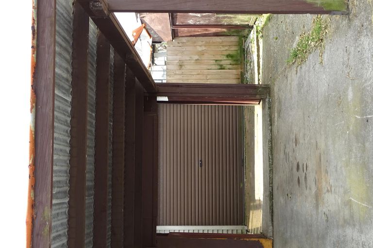 Photo of property in 2/23 Challen Close, Conifer Grove, Takanini, 2112