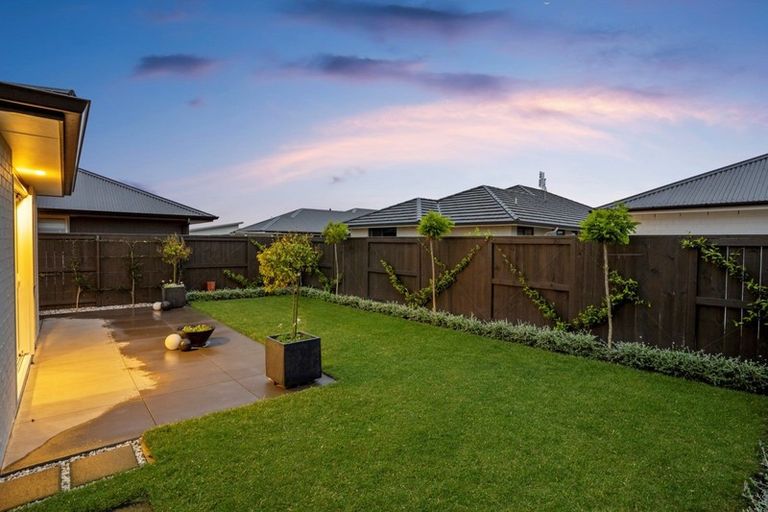 Photo of property in 32 Awatira Drive, Papamoa Beach, Papamoa, 3118