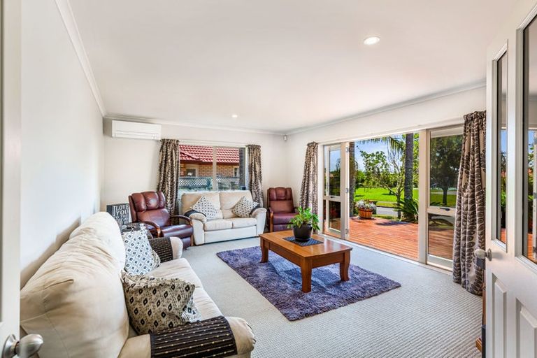 Photo of property in 14 Semillon Avenue, Henderson, Auckland, 0612