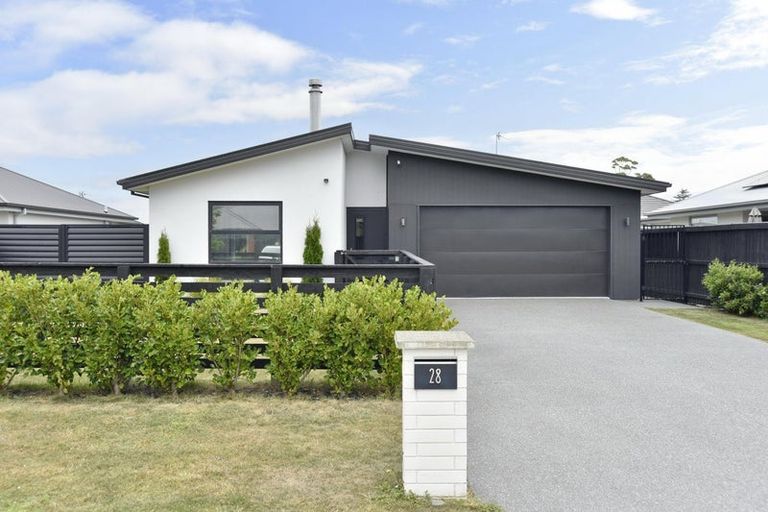 Photo of property in 28 Tara Crescent, Woodend, 7610