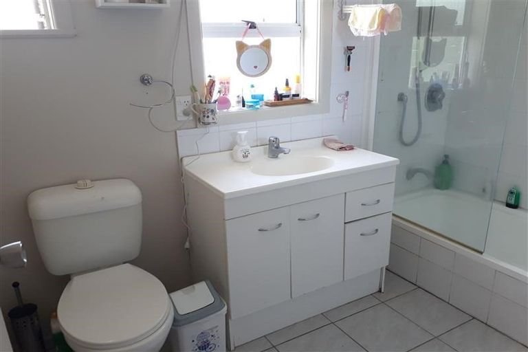 Photo of property in 2/46 Trinidad Road, Sunnynook, Auckland, 0620