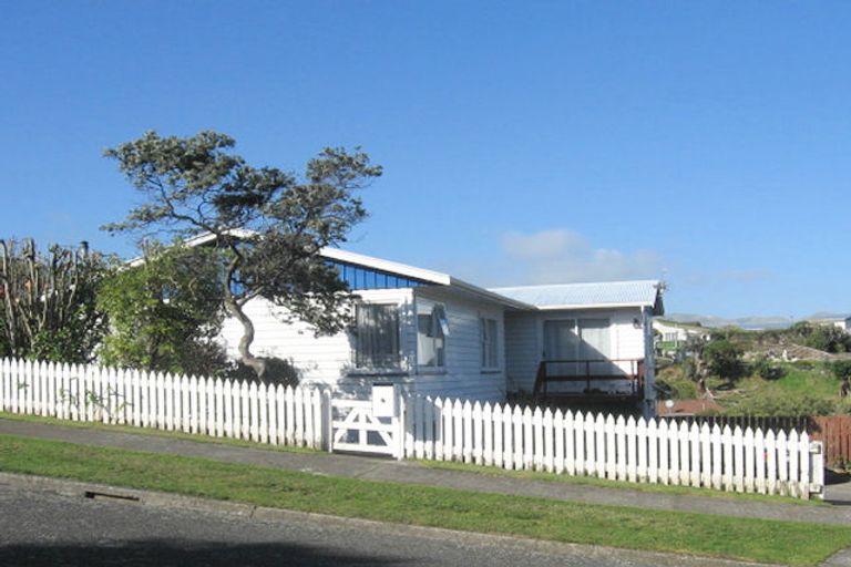 Photo of property in 4 Inlet View, Titahi Bay, Porirua, 5022