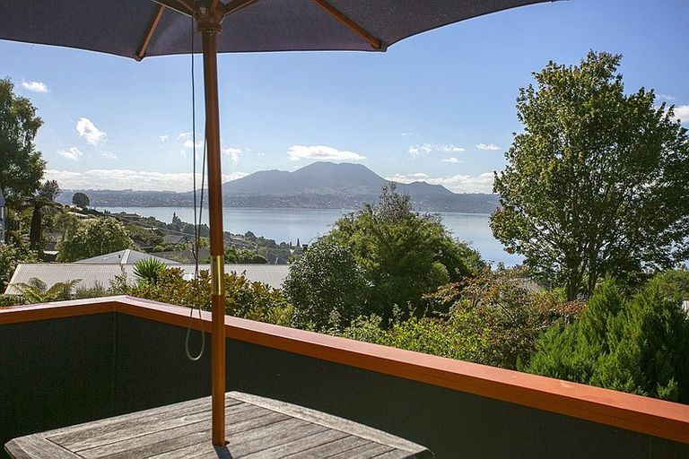 Photo of property in 16 Brunette Drive, Acacia Bay, Taupo, 3330