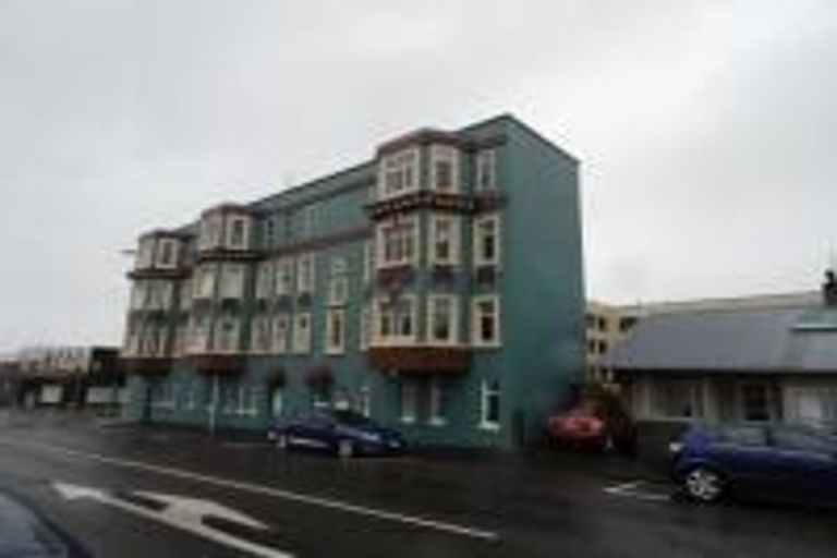 Photo of property in Devonport Apartments, 10/127 Saint Aubyn Street, New Plymouth, 4310