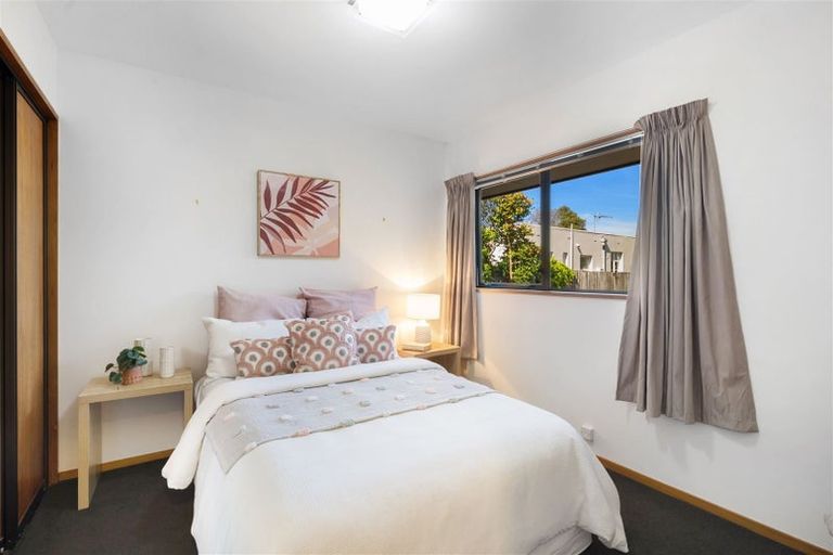 Photo of property in 2/193 Weston Road, St Albans, Christchurch, 8052