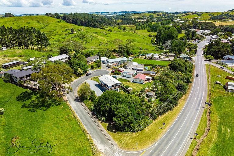 Photo of property in 4 Skelton Crescent, Paparoa, 0571
