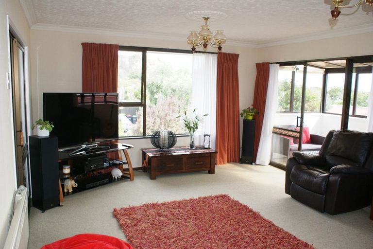 Photo of property in 20 Taupata Street, Redcliffs, Christchurch, 8081