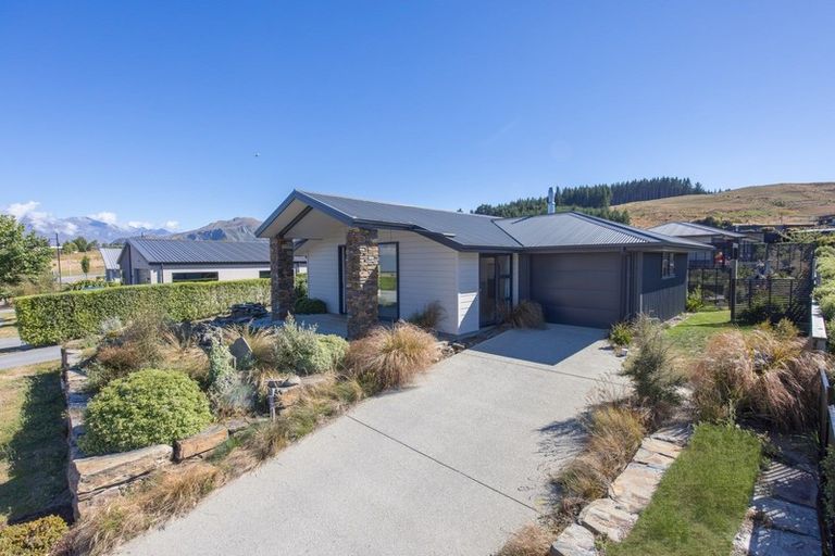 Photo of property in 16 Makomako Road, Wanaka, 9305