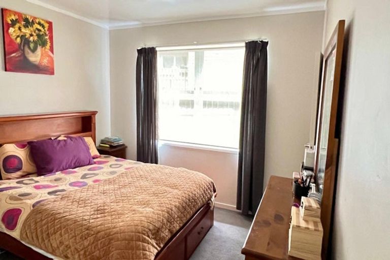 Photo of property in 32 Sunvue Road, Glen Eden, Auckland, 0602