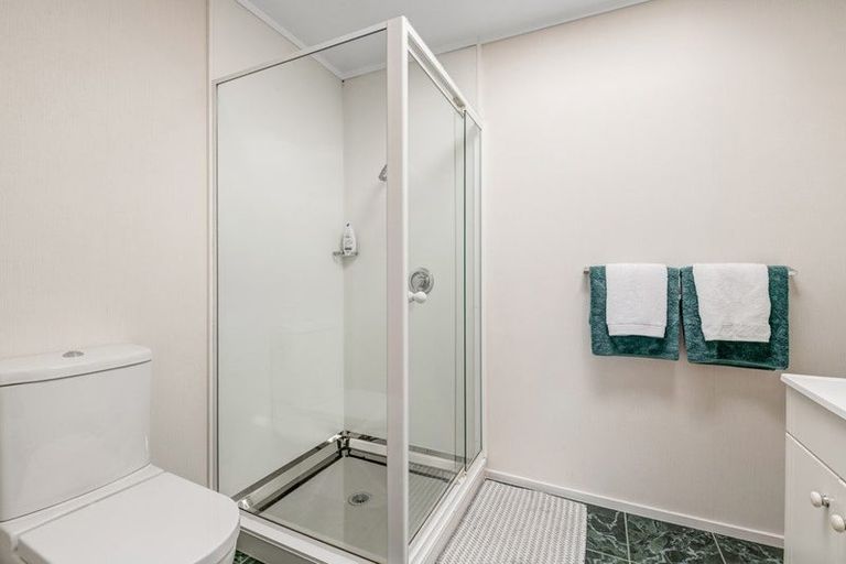 Photo of property in 9 Thornbill Rise, Unsworth Heights, Auckland, 0632