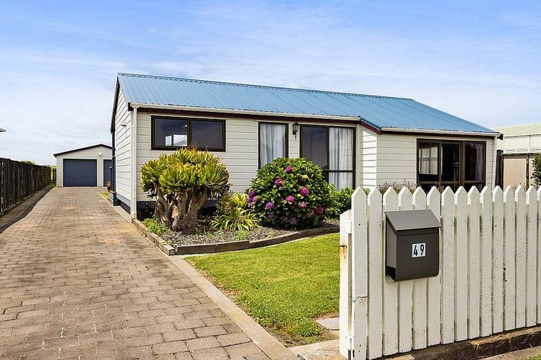 Photo of property in 49 Brennan Place, Opunake, 4616