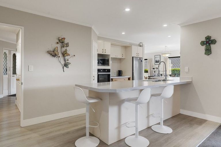 Photo of property in 6 Downing Place, Welcome Bay, Tauranga, 3112