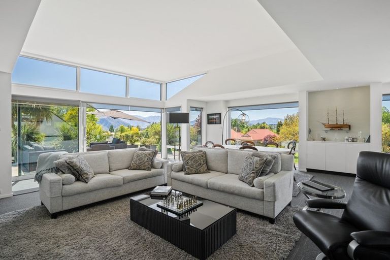 Photo of property in 33 Sargood Drive, Wanaka, 9305